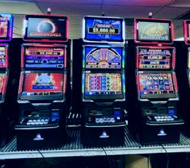 10-Line Face The Ace online slot