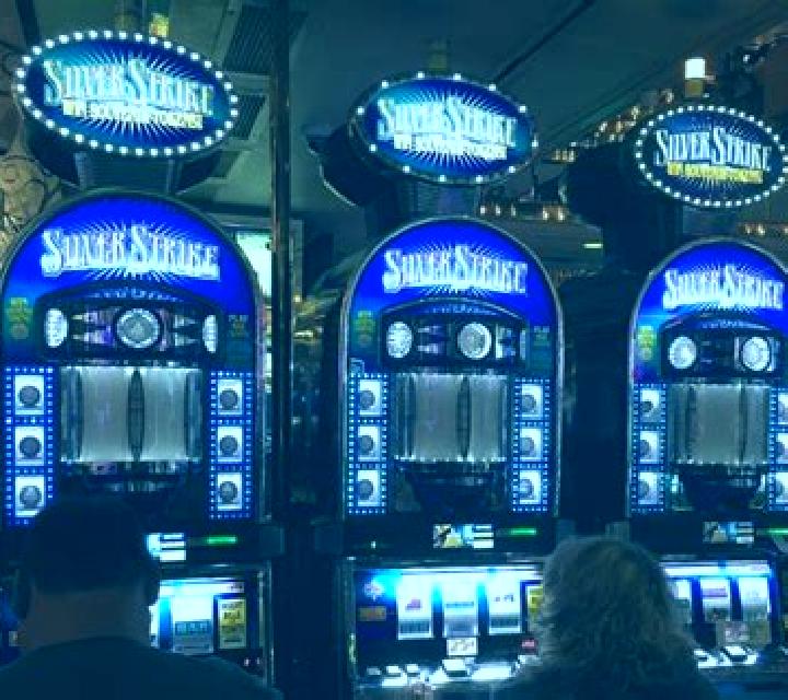 Bikini Queens Dating slot machine