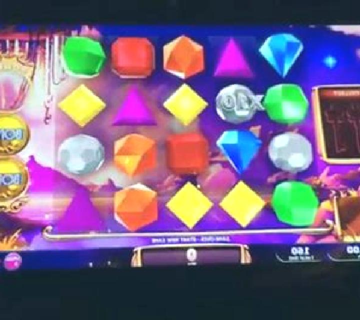 Costume Party slot game