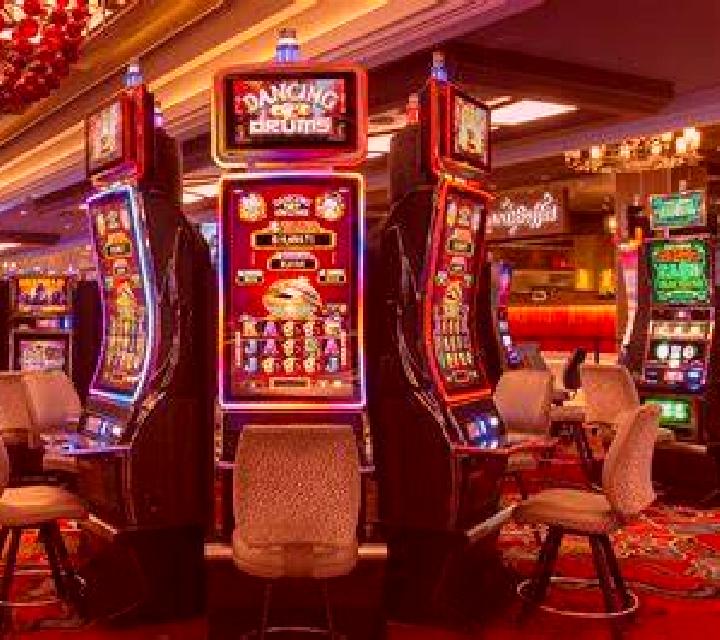 Diamond Plus Football Edition slot machine
