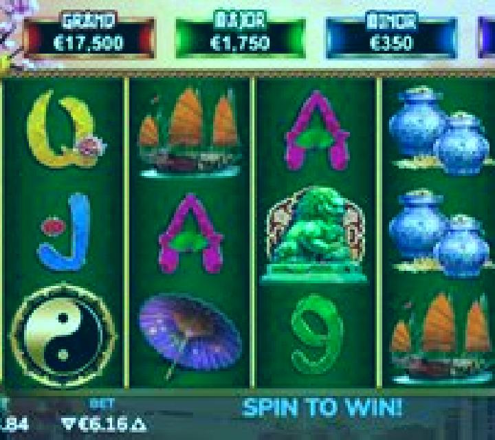 Girl with the Golden Eyes slot
