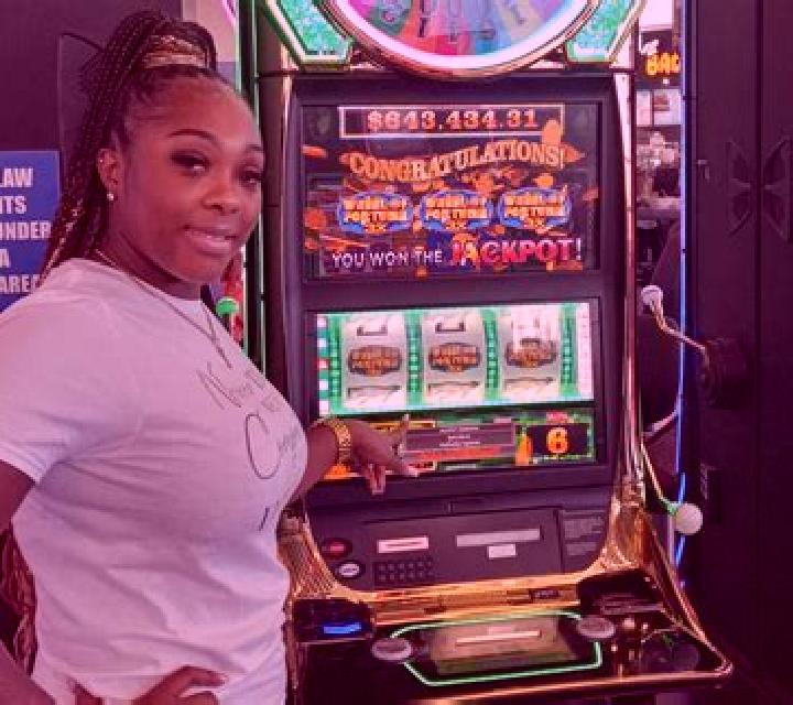 Give Me Gold: Rising Rewards King Millions slot game