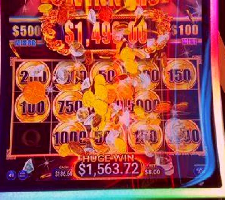 Golden Eve: Hold n Roll online slot