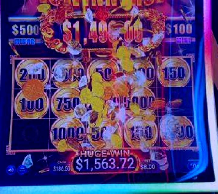 Golden Eve: Hold n Roll slot machine