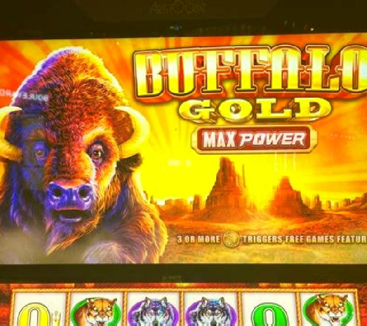 Mammoth (CORE Gaming) slot machine