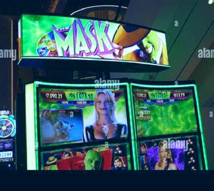 Man in Mask slot machine