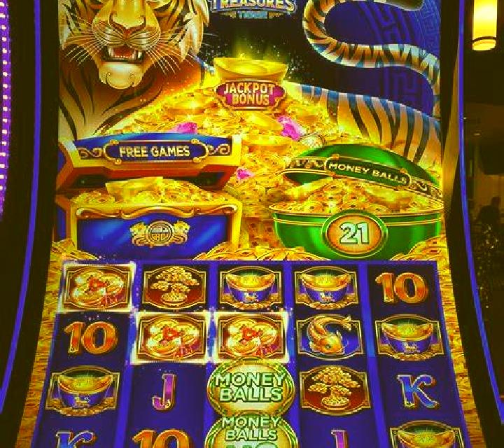 Old Money Deluxe slot