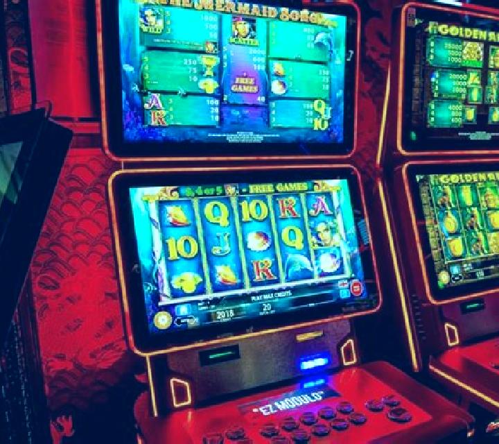Pyramids slot