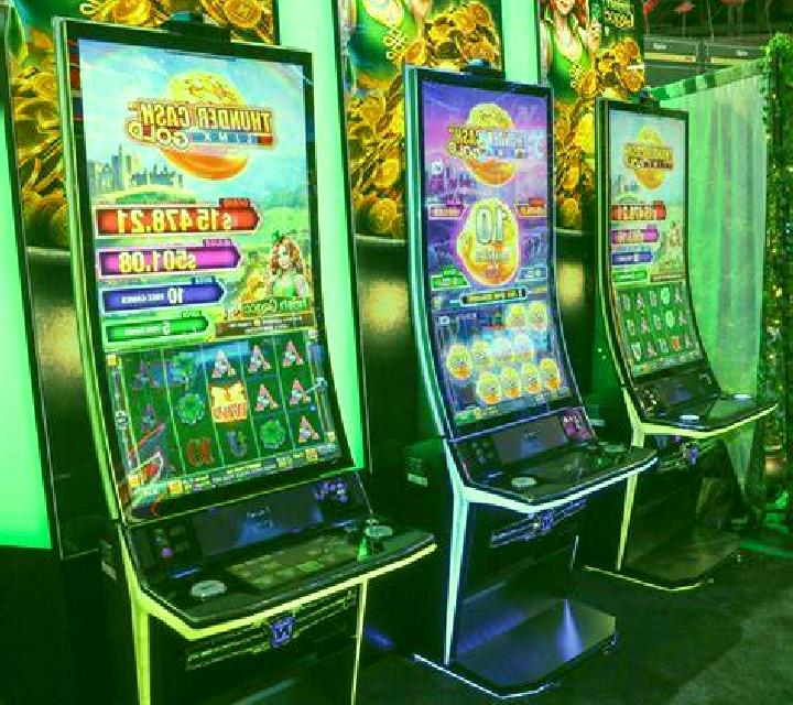 Russian Poker (Novomatic) slot machine
