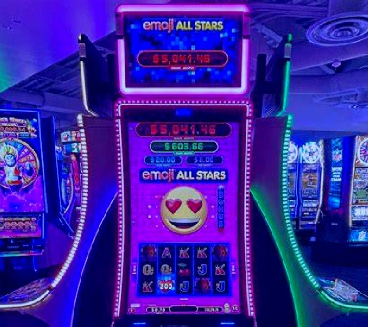 Sticky Diamonds Flaming Link online slot