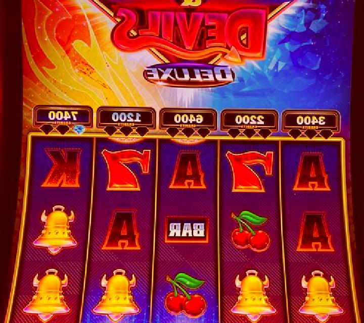 Three Card Banker Bullfight online slot