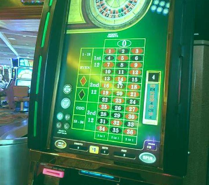 Tiara HD slot machine