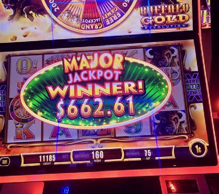 Wolf Strike Hold and Win Extra slot game