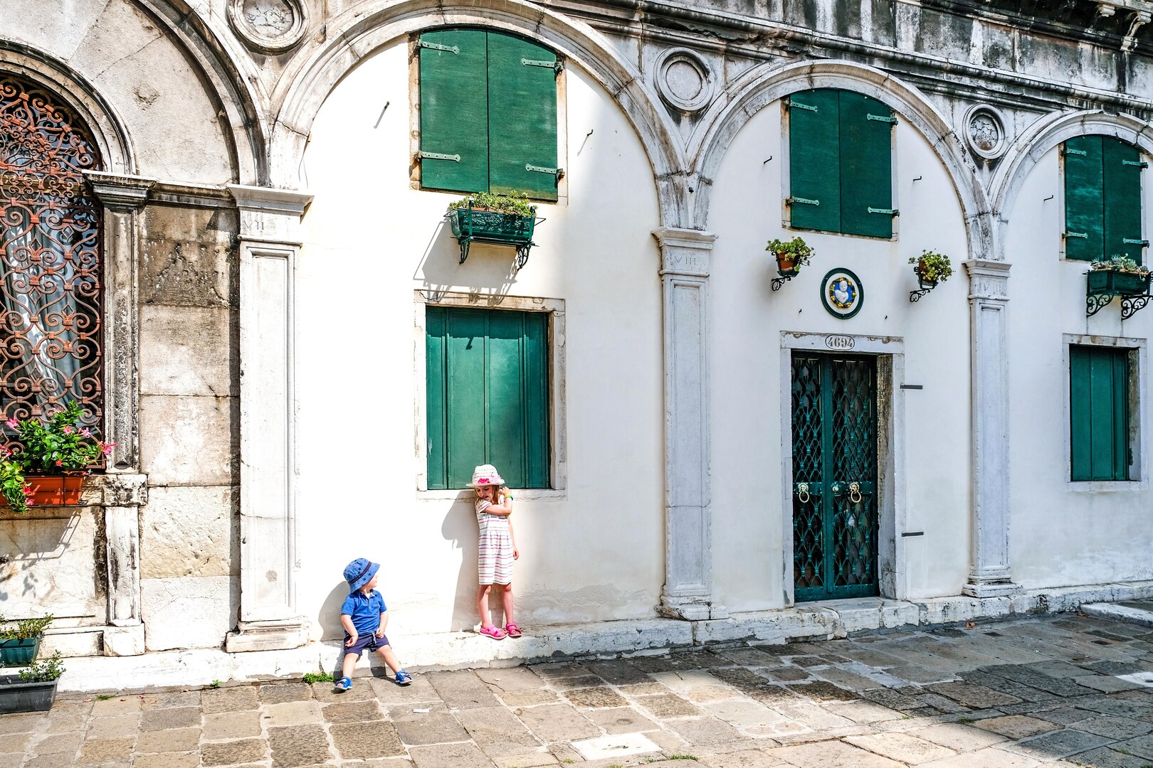 Children under 14 years old are exempt from the €5 tourist tax in Venice.